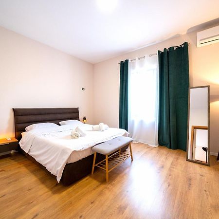 Colorful Comfy Condo Central Тирана Екстериор снимка