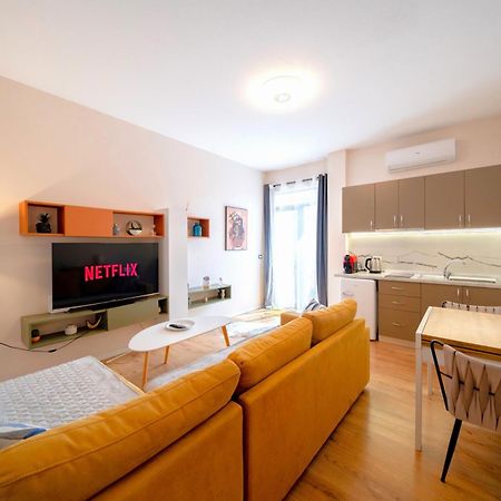 Colorful Comfy Condo Central Тирана Екстериор снимка