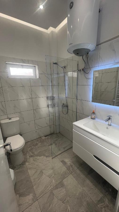 Colorful Comfy Condo Central Тирана Екстериор снимка