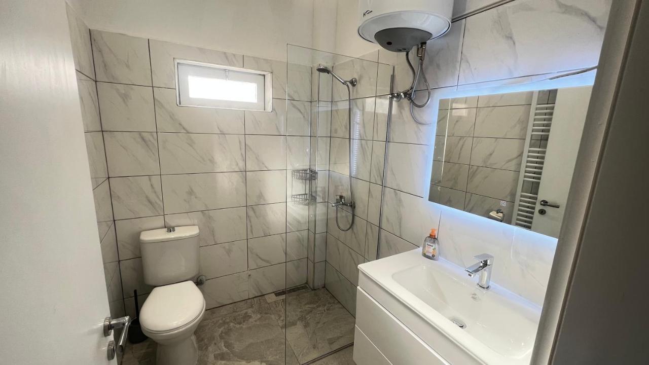 Colorful Comfy Condo Central Тирана Екстериор снимка