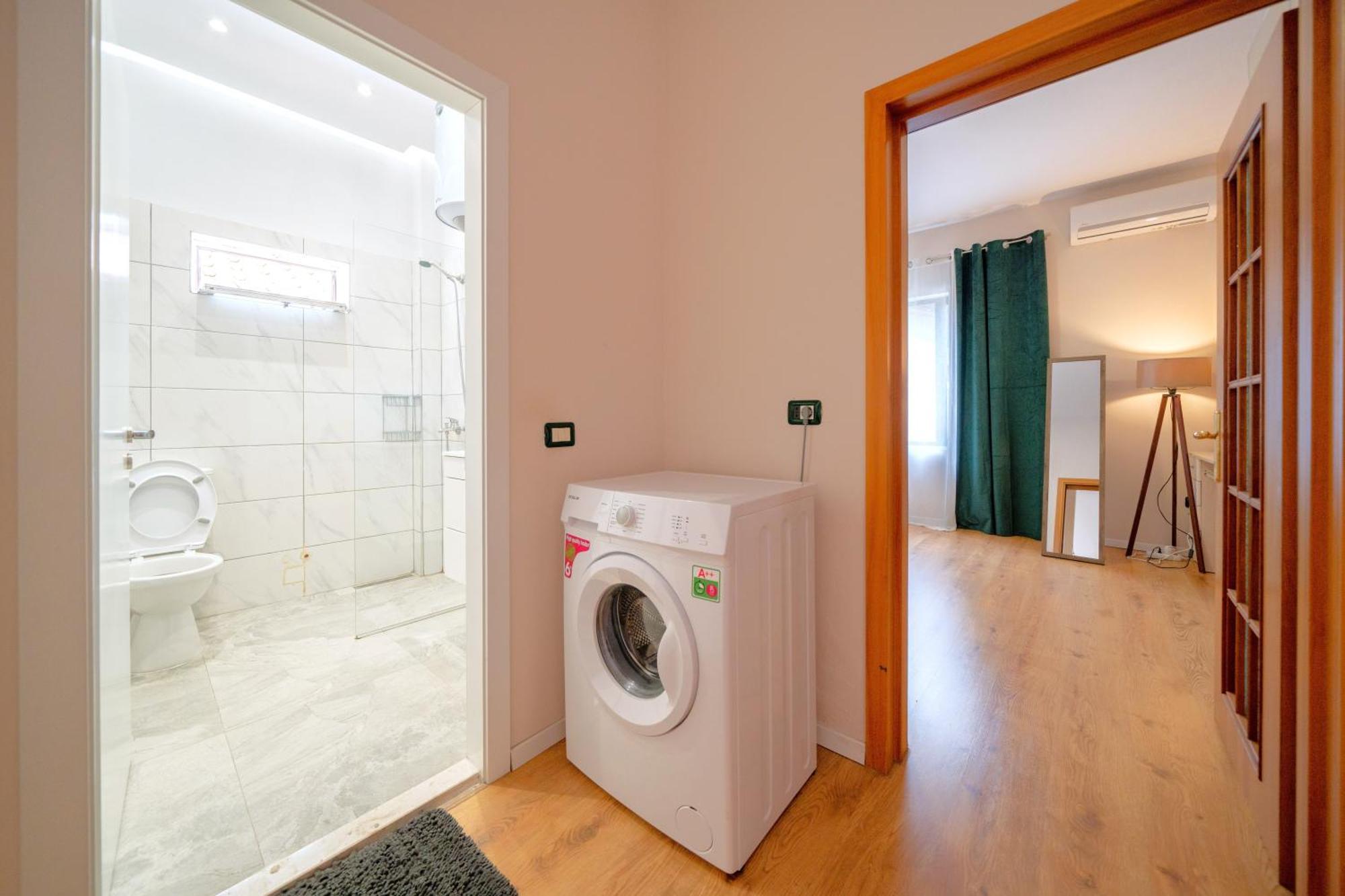 Colorful Comfy Condo Central Тирана Екстериор снимка