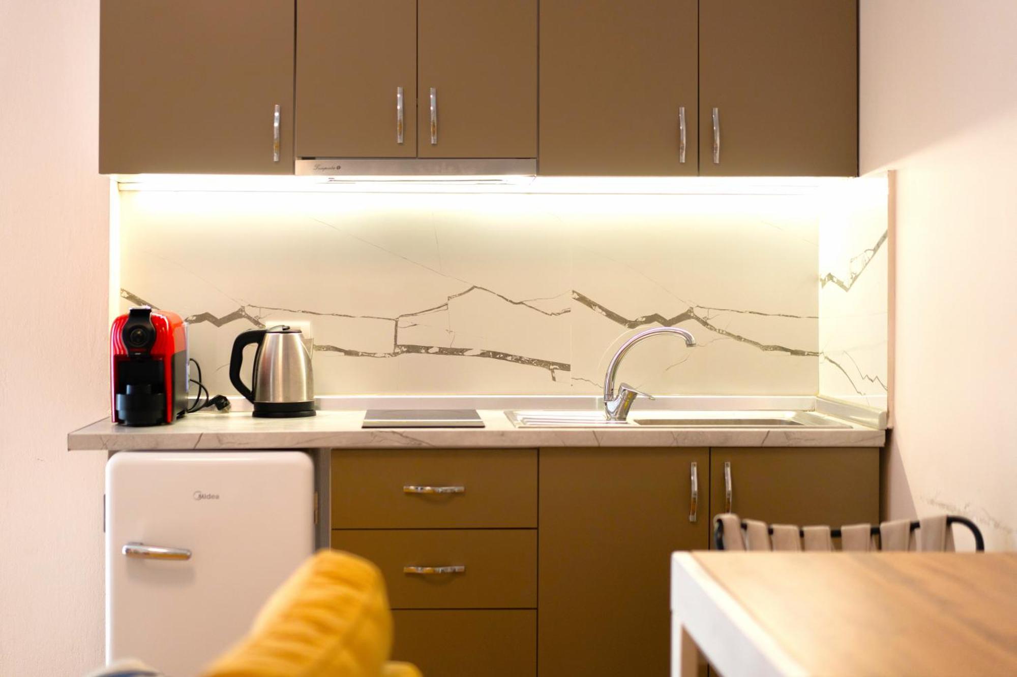 Colorful Comfy Condo Central Тирана Екстериор снимка
