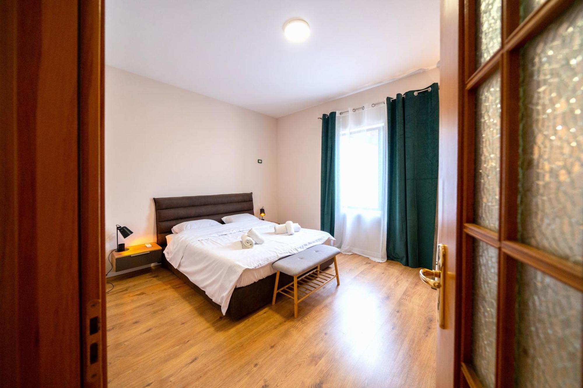 Colorful Comfy Condo Central Тирана Екстериор снимка