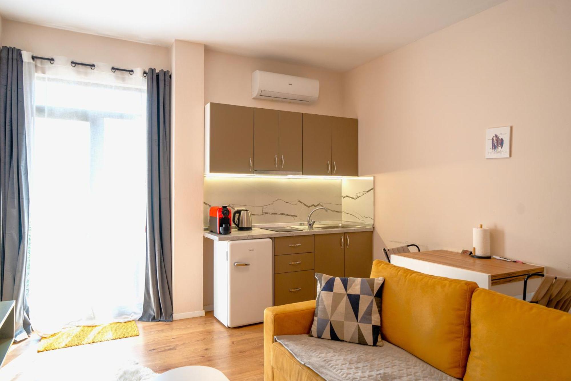Colorful Comfy Condo Central Тирана Екстериор снимка