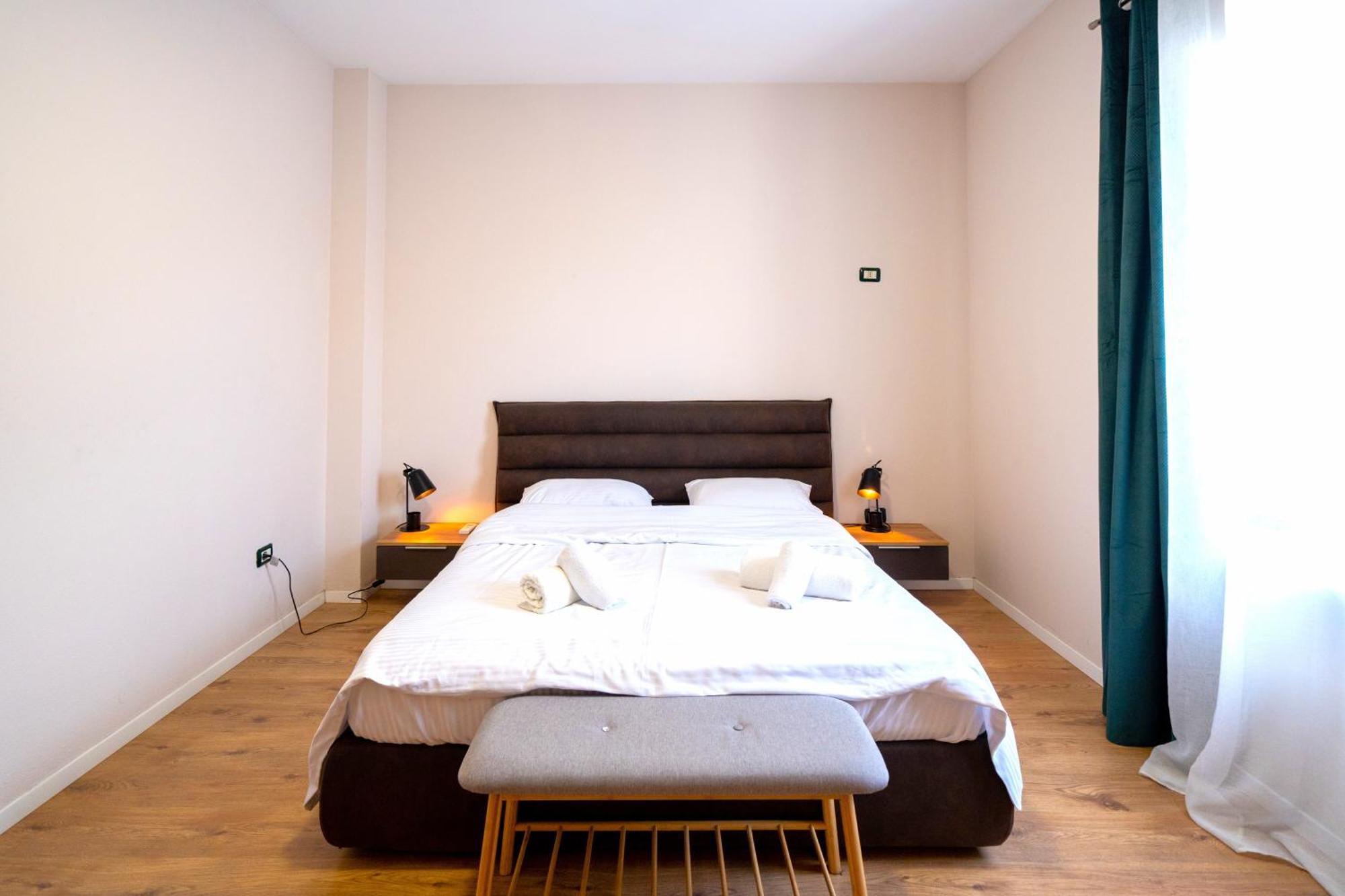 Colorful Comfy Condo Central Тирана Екстериор снимка