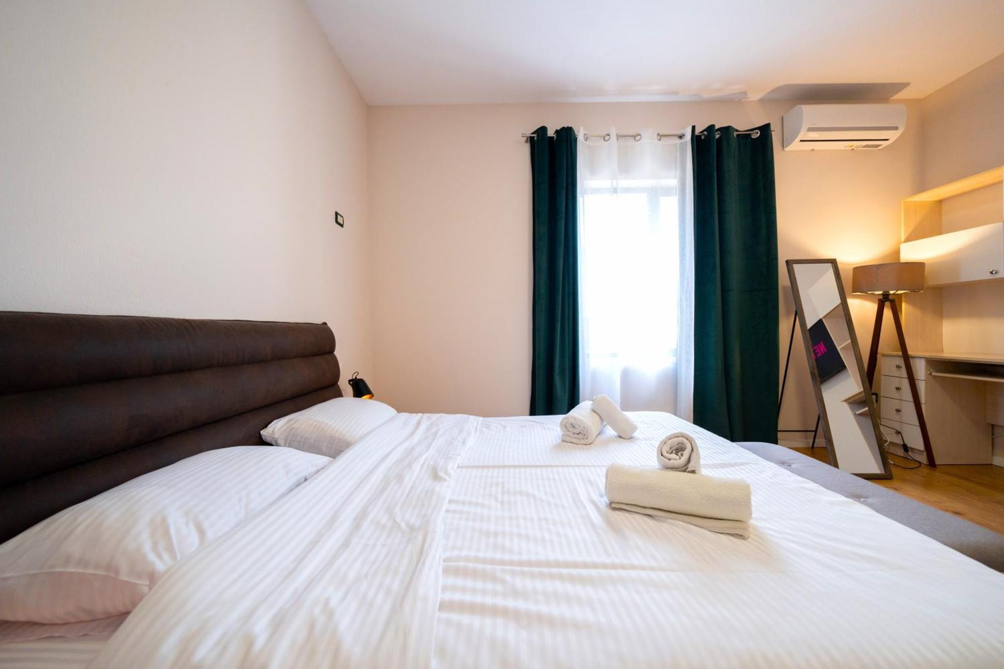 Colorful Comfy Condo Central Тирана Екстериор снимка