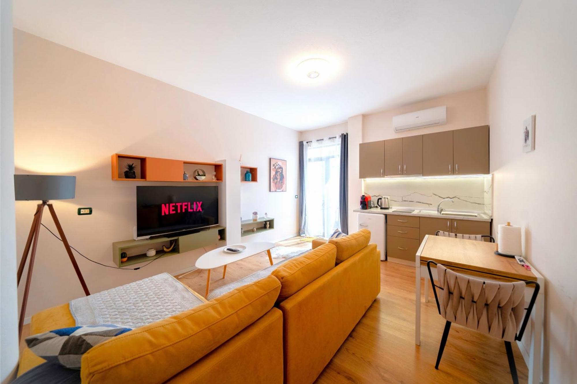 Colorful Comfy Condo Central Тирана Екстериор снимка