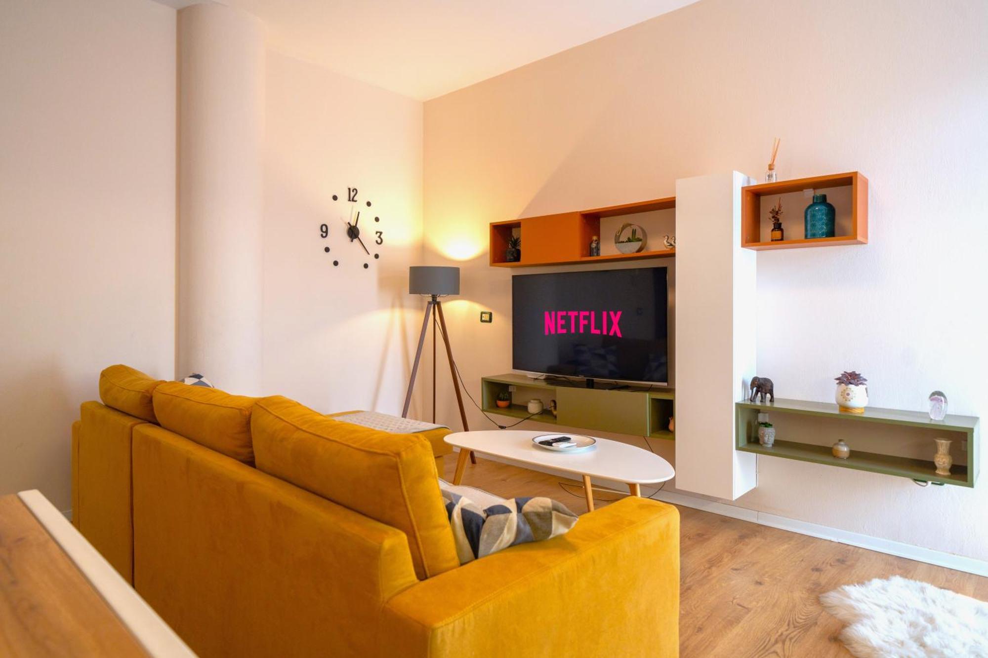 Colorful Comfy Condo Central Тирана Екстериор снимка
