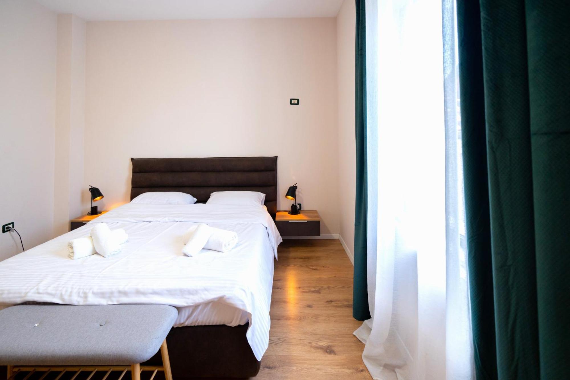 Colorful Comfy Condo Central Тирана Екстериор снимка