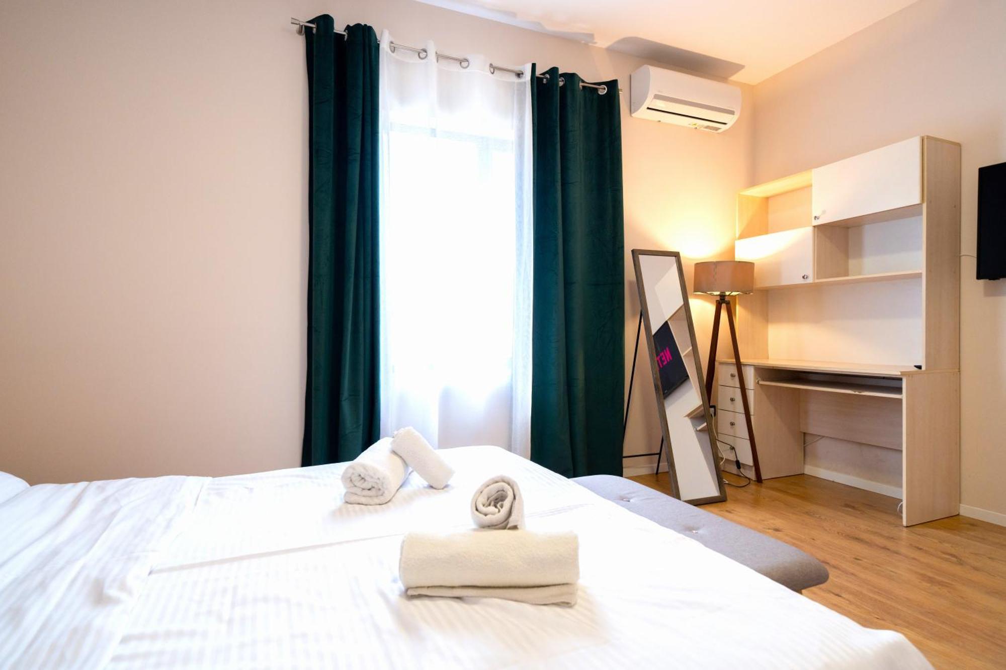 Colorful Comfy Condo Central Тирана Екстериор снимка